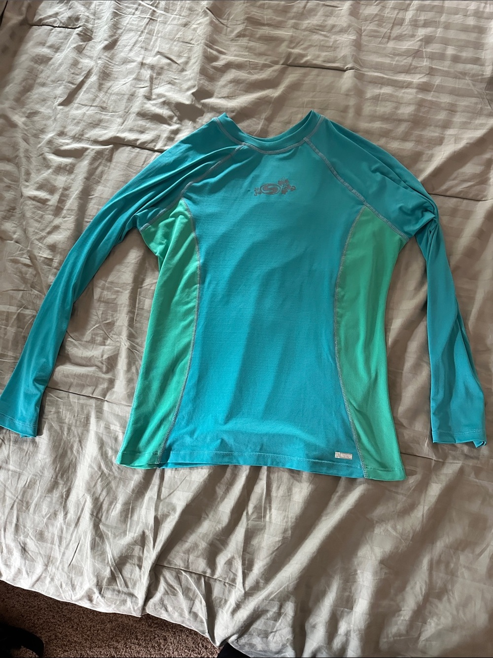 Women’s Long Sleeve Rashguard/Swim Top